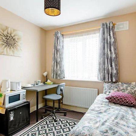 Cosy Single Private Room Near Dublin Airport Сводз Экстерьер фото