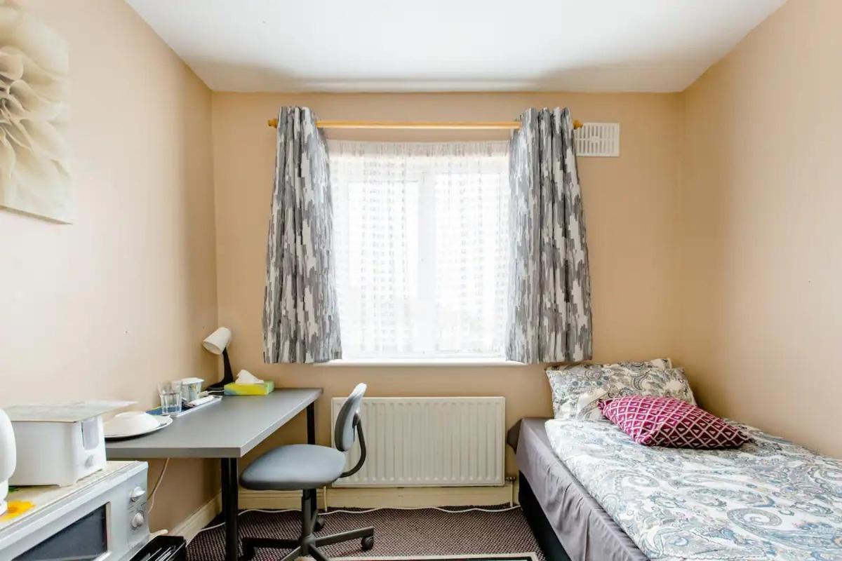 Cosy Single Private Room Near Dublin Airport Сводз Экстерьер фото